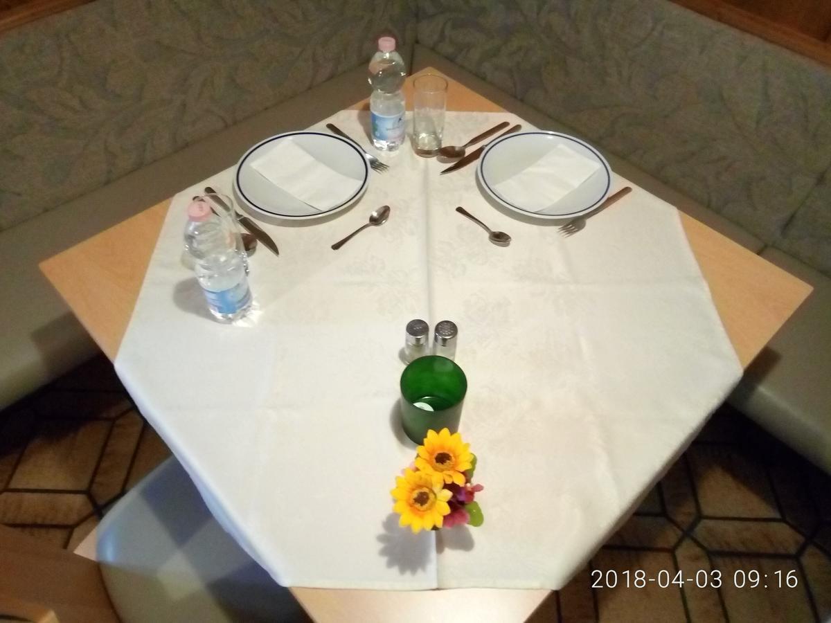 Gasthof Mondschein Hotel เมราโน ภายนอก รูปภาพ