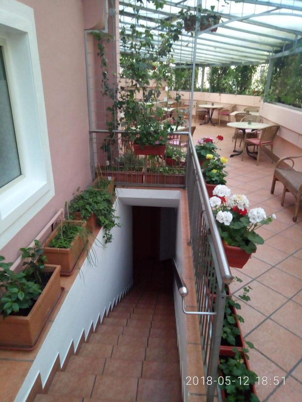 Gasthof Mondschein Hotel เมราโน ภายนอก รูปภาพ
